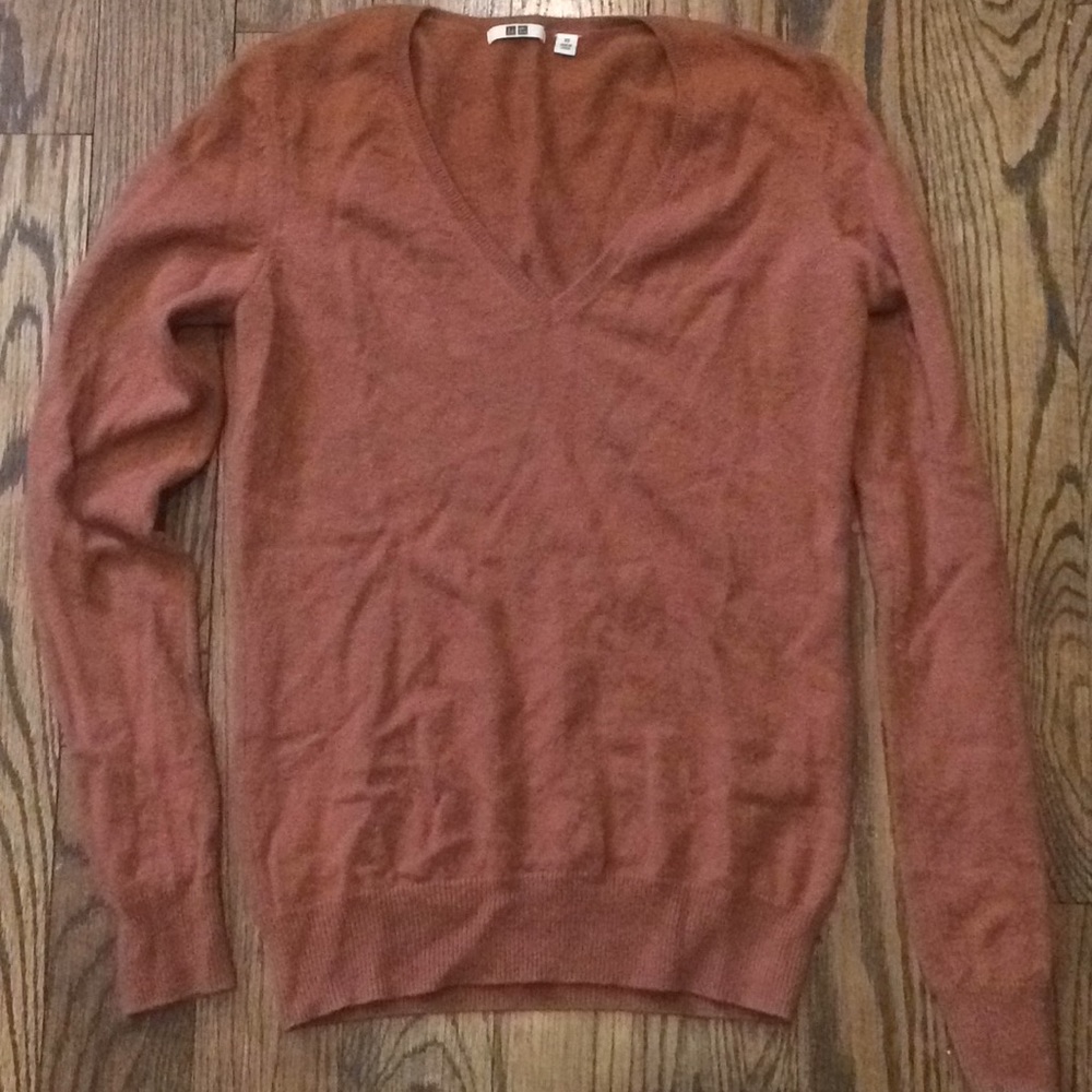 Uniqlo cashmere v neck dark coral